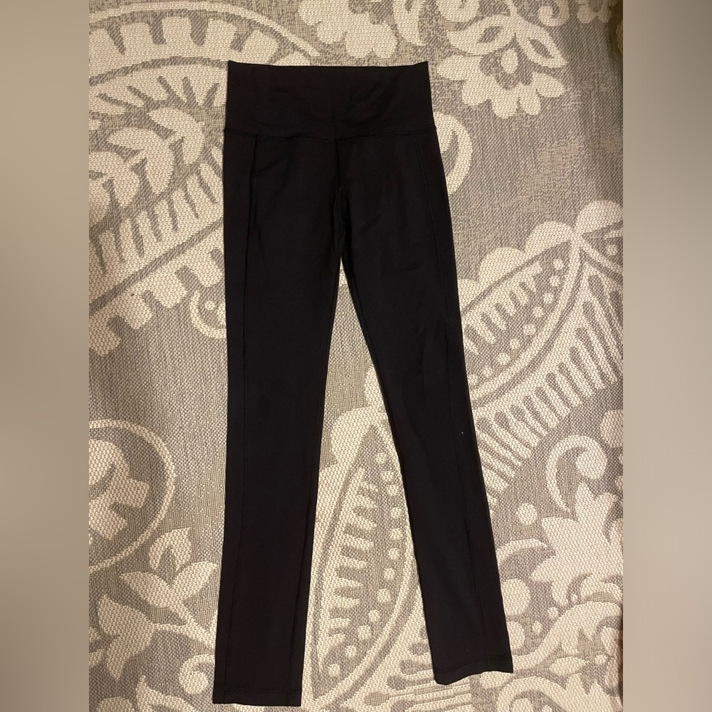 Lululemon black full length skinny groove pants most likely size 8 (no size dot)